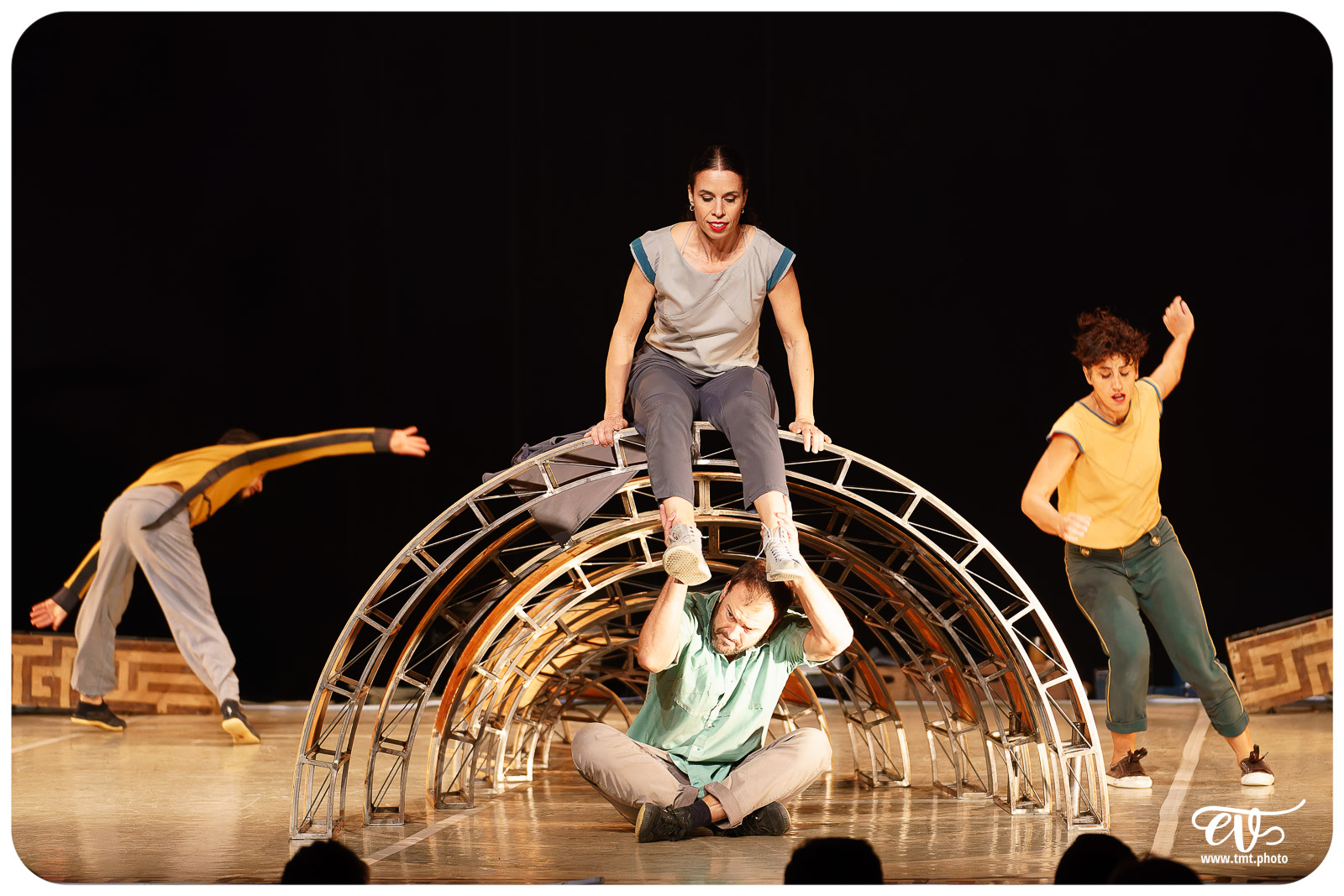 ESENCIAL (VAIVEN CIRCO)